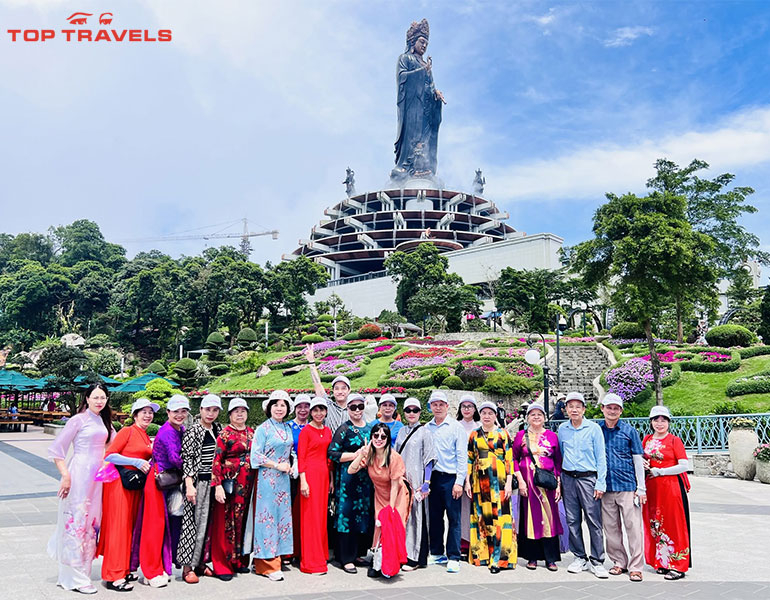 Tour Núi Bà Đen Tây Ninh - Đỉnh Vân Sơn - Chùa Hang - Địa Đạo Củ Chi 2N1Đ